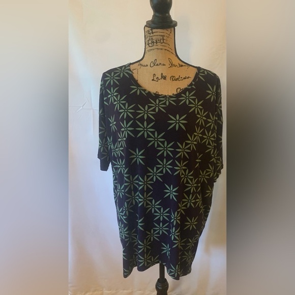 💕LulaRoe Irma Top Size Small - Picture 1 of 6